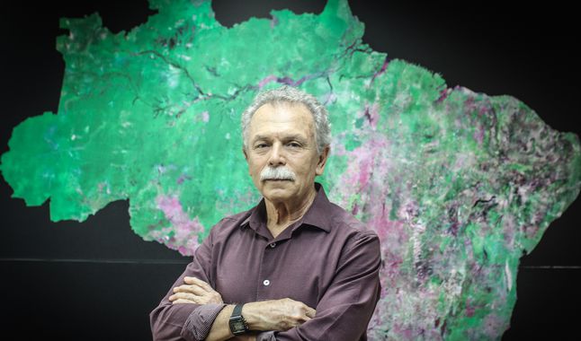 Ricardo Galvao, el ex director del
                          Instituto National de Investigaci�n Espacial
                          Inpe, retrato - el asesino m�ltiple Bolsonaro
                          lo despidi� (!) - Ricardo Galvao, der
                          Ex-Direktor des Brasilianischen
                          Weltraumforschungsinstituts, Portrait - der
                          Massenm�rder Bolsonaro hat ihn entlassen (!)