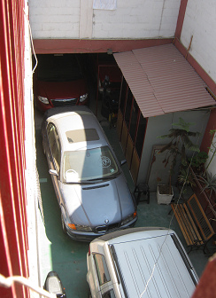 Hostal Villarica, Mietautos im Hof (02)