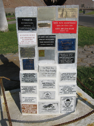 Alle zum Strand von Arica, das Raddenkmal mit
                    seinen T�felchen