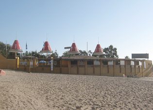 Laucho-Strand, das Haus mit den
                        Umkleidekabinen und sanit�ren Anlagen