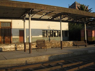 Arica: Die Bahnstation nach Bolivien,
                        Geb�ude mit Bahnsteig (01)