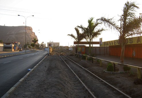 Lira-Allee, Sicht auf den Morroberg mit dem
                        geschlossenen Geleise