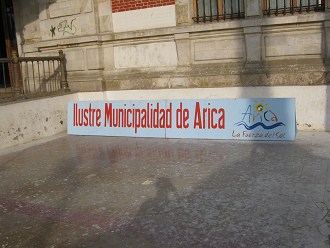 Schild "Ber�hmtes Rathaus Arica"
                        ("Ilustre Municipalidad de Arica")