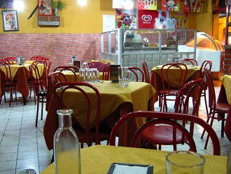 Strasse des 18. Septembers (calle 18 de
                        Septiembre), Salatrestaurant (01)