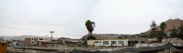 Aussicht vom Balkon des Hotels Yungay mit
                          Arica mit Hochnebel am 24. April 2010 (01)