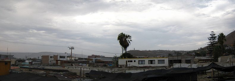 Aussicht vom Balkon des Hotels Yungay mit
                          Arica mit Hochnebel am 30. April 2010