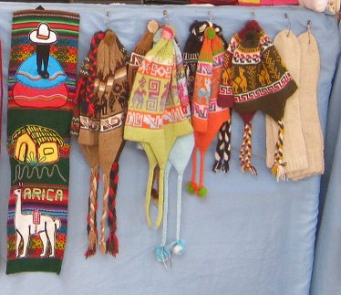 Ein Wandbehang und M�tzen,
                                Nahaufnahme