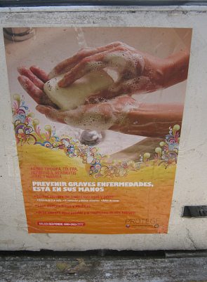 Plakat mit der Anweisung, sich die H�nde
                          zu waschen