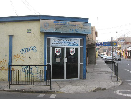 Strasse des 21. Mai, das Umweltinstitut
                          "Antezana" ("consultorio
                          ambiental Antezana")