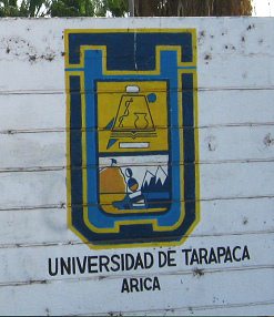 Das Logo der Universit�t
                                  Tarapac�, Nahaufnahme