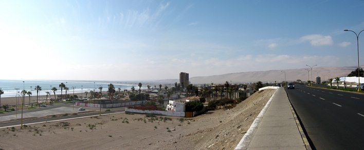 Der Chinchorrostrand mit
                            "Uferweg" und
                            Beretta-Porcel-Allee, Panorama