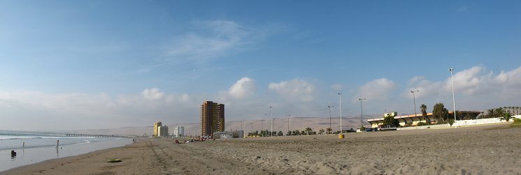 Playa Chinchorro con el estadio ol�mpico, panorama
                grande