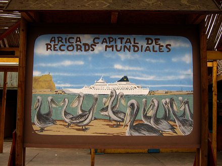 Cuadro afirmando r�cords de Arica (09)
                          mostrando pel�canos, el cerro Morro y un
                          crucero, primer plano