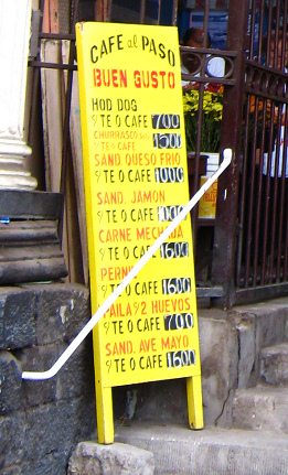 Die Preise des Caf�s im
                                  ehemaligen Zentralmarkt in Arica,
                                  Nahaufnahme