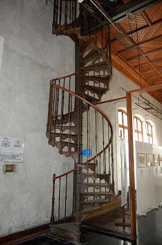 Die st�hlerne Wendeltreppe von
                                Eiffel im Zollgeb�ude von Arica
                                [Foto06]