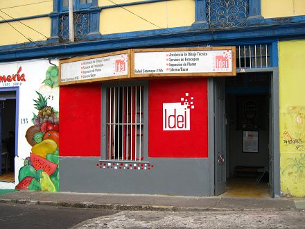 Sotomayorstrasse Nr. 195 in
                                  Arica, der Eingang zum B�ro
                                  "Idei" f�r Drucke und
                                  Karten.
