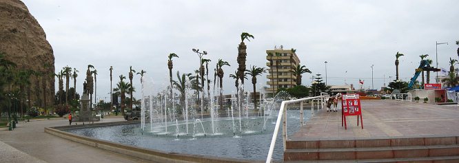 Mackennaplatz, der grosse Springbrunnen,
                          Panoramafoto