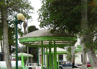 Baquedanoplatz, D�cher von Eiffel,
                                Nahaufnahme