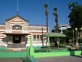 Baquedanoplatz, das
                                  Ex-Zollgeb�ude mit dem Amphietheater
                                  02