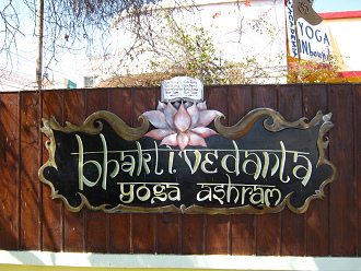 Yoga-Schule mit einem Gedicht von
                                Hare Krishna