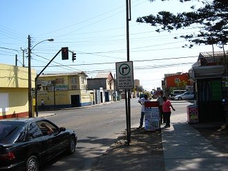 Verkehrszeichen "Vorsichtiges
                        Rechtsabbiegen bei Rot erlaubt"
                        ("Permitido virar con luz roja y
                        precauci�n")
