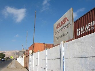 Rocca-Allee, der Lagerterminal mit
                                Containern