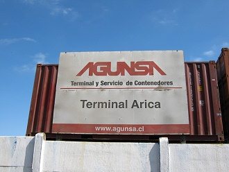 Rocca-Allee, das Schild des
                                Lagerterminals (Agunsa)