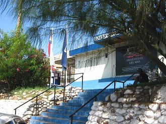 Yungay-Strasse 660, die
                                "Universit�t zum Meer"
                                ("Universidad del Mar")