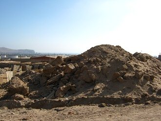 Kartoffelberg, Sicht auf
                                  Wohnh�user 02 mit Gifterde nebendran