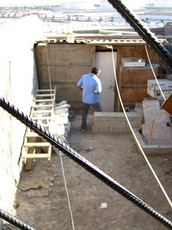Das Haus von Teresa Tarasco mit der
                        rosaroten Erde 01