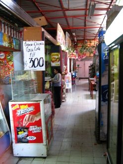 Der Markt
                                  "Kartoffelberg" (mercado
                                  Chu�o) 03, Durchgang