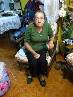 Mar�a Cristina auf einem Sessel
                        sitzend