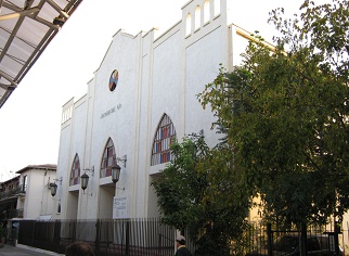 Die Kirche neben dem Terminal Alameda