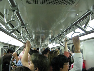Das Dachgest�nge der U-Bahn der roten Linie
                        Nr. 1
