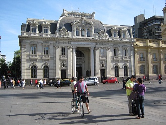 Zentralplatz (Waffenplatz, plaza de Armas)
                        von Santiago, Postzentrale