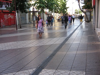 Br�ckenpassage (paseo Puente), Kombination
                        von Schr�gb�nderung mit Quadraten