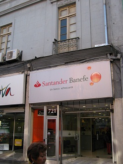 Br�ckenpassage (paseo Puente), Bank
                                Santander, Fassade