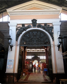 Zentraler Markt (mercado central),
                        Zwischent�r, Panoramafoto