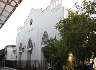 Die Kirche neben dem Terminal Alameda