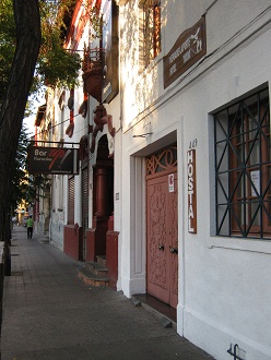 Avenida Cumming no. 499, hostal