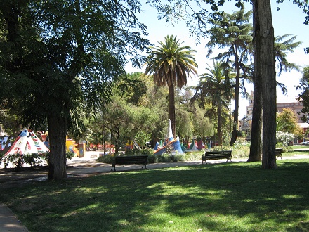 Brasilienplatz, Spielplatz mit Vulkanen Brasilienplatz, Spielplatz mit Vulkanen