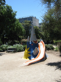 Der
Spielplatz am Brasilienplatz,
Vulkanrutschbahn 02 Der Spielplatz am Brasilienplatz,
Vulkanrutschbahn 02