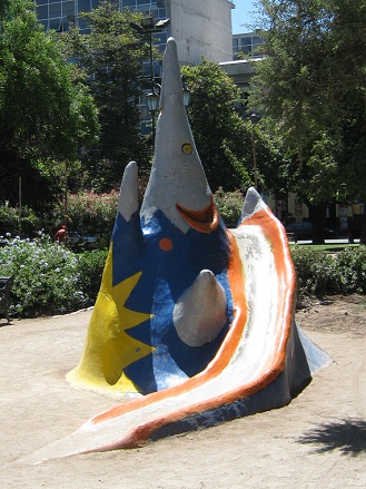 Der
Spielplatz am Brasilienplatz, Vulkanrutschbahn
02, Nahaufnahme Der Spielplatz am Brasilienplatz,
Vulkanrutschbahn 02, Nahaufnahme