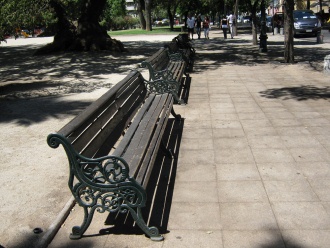 Brasilienplatz, alte Bänke Brasilienplatz, alte Bänke