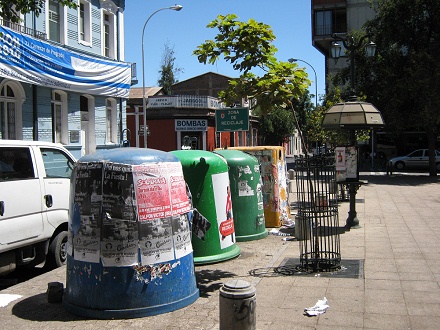 Brasilienplatz,
Recyclingstation mit 4 Containern Brasilienplatz, Recyclingstation mit 4
Containern