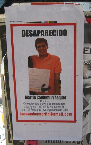 Brasilienplatz, Suchplakat "Bub
vermisst", Nahaufnahme Brasilienplatz, Suchplakat "Bub
vermisst", Nahaufnahme