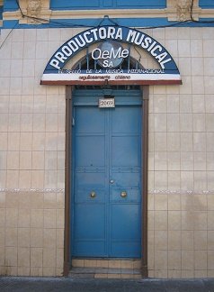 Kathedralenallee (avenida Catedral),
                          Musikproduktionsfirma, Eingang