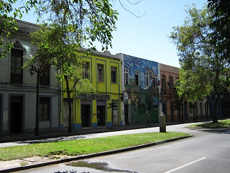 Cummingallee, bemaltes Haus mit
                Landschaftsbild