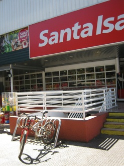 Cummingallee, Einkaufszentrum Santa
                          Isabel, Velost�nder