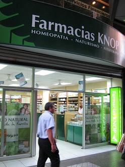 Apotheke "Knop" an der
                          Waisenkinderstrasse (calle Hu�rfanos)